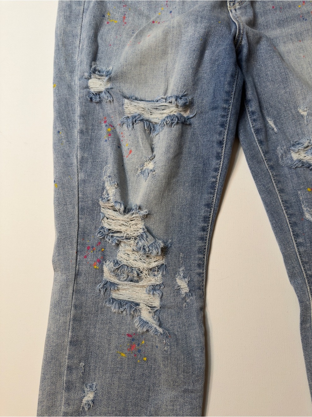 EUC Women's Judy Blue Los Angeles Distressed Paint-Splatter Size 11/30 Boyfriend - Picture 6 of 14